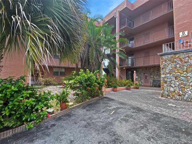 2841 Somerset Drive 400, sold in Somerset No 4 Condo, Lauderdale Lakes, FL