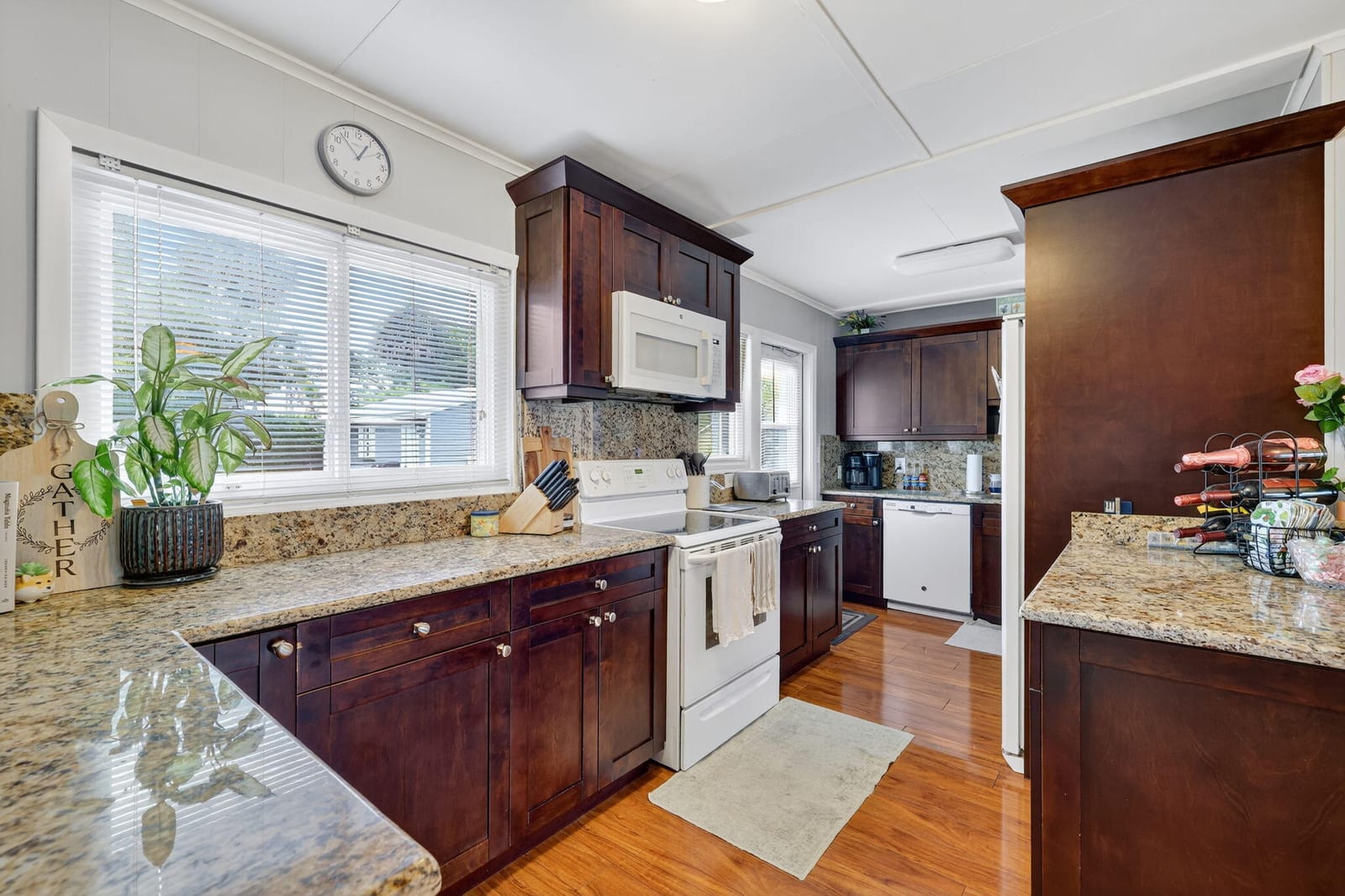 529 SE Madison Avenue — photo 2