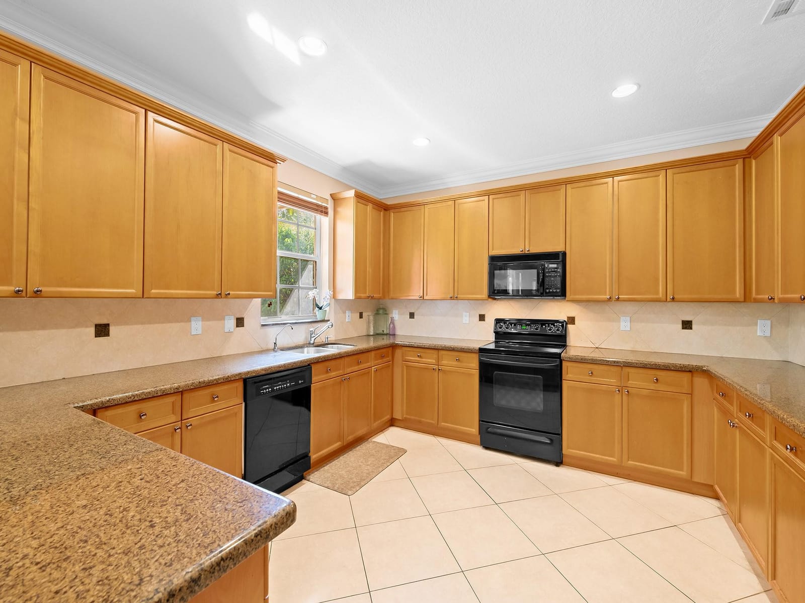 2459 Greenbrier Court — photo 10