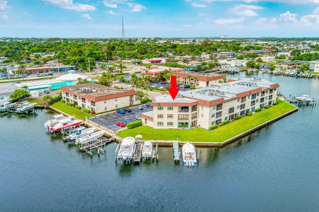 313 Lake Circle 316, North Palm Beach, FL 33408