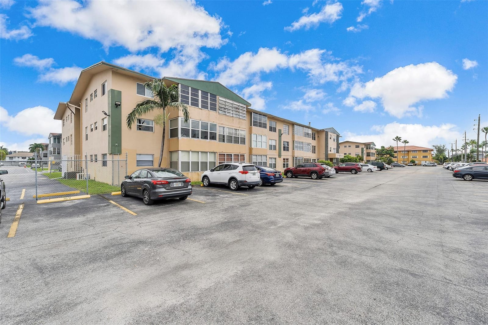 110 Royal Palm Road 211, Hialeah Gardens, FL 33016