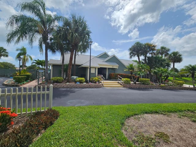 1525 SE Colchester Circle A, sold in South Port St Lucie Unit 16 1st Replat, Port St Lucie, FL