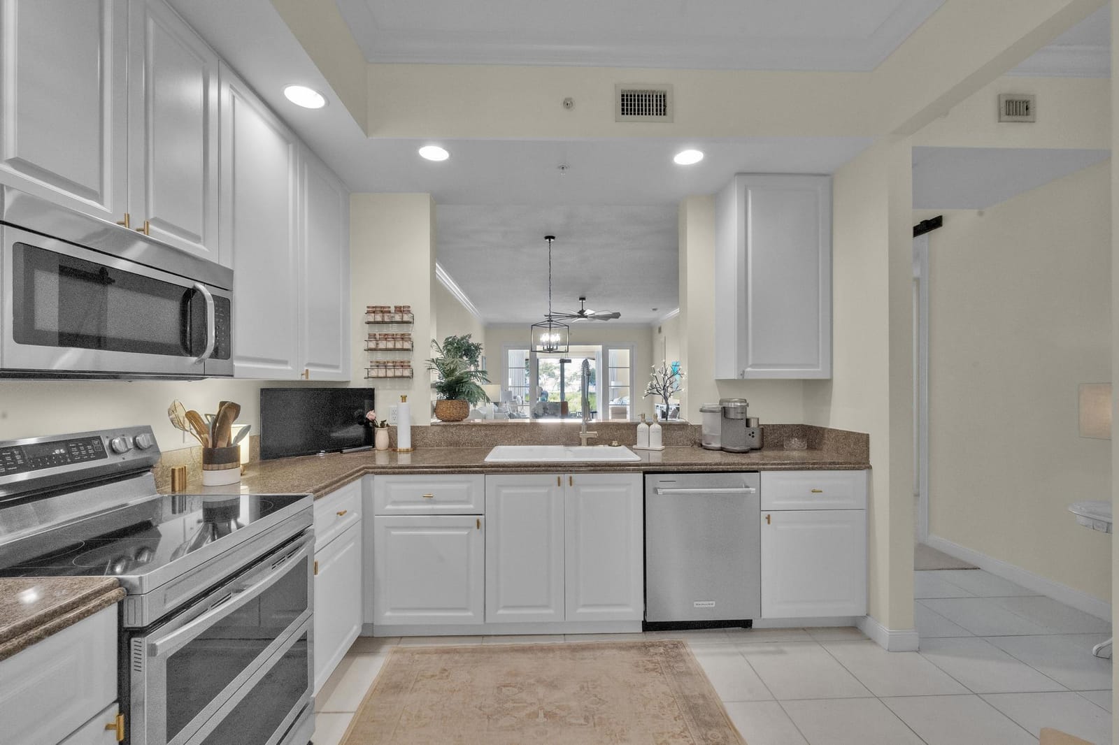 27 Harbour Isle Drive 106, Fort Pierce, FL 34949 photo 6