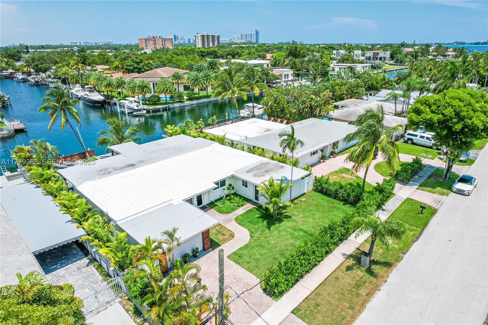2243 Bayview Lane, North Miami, FL 33181 photo 9