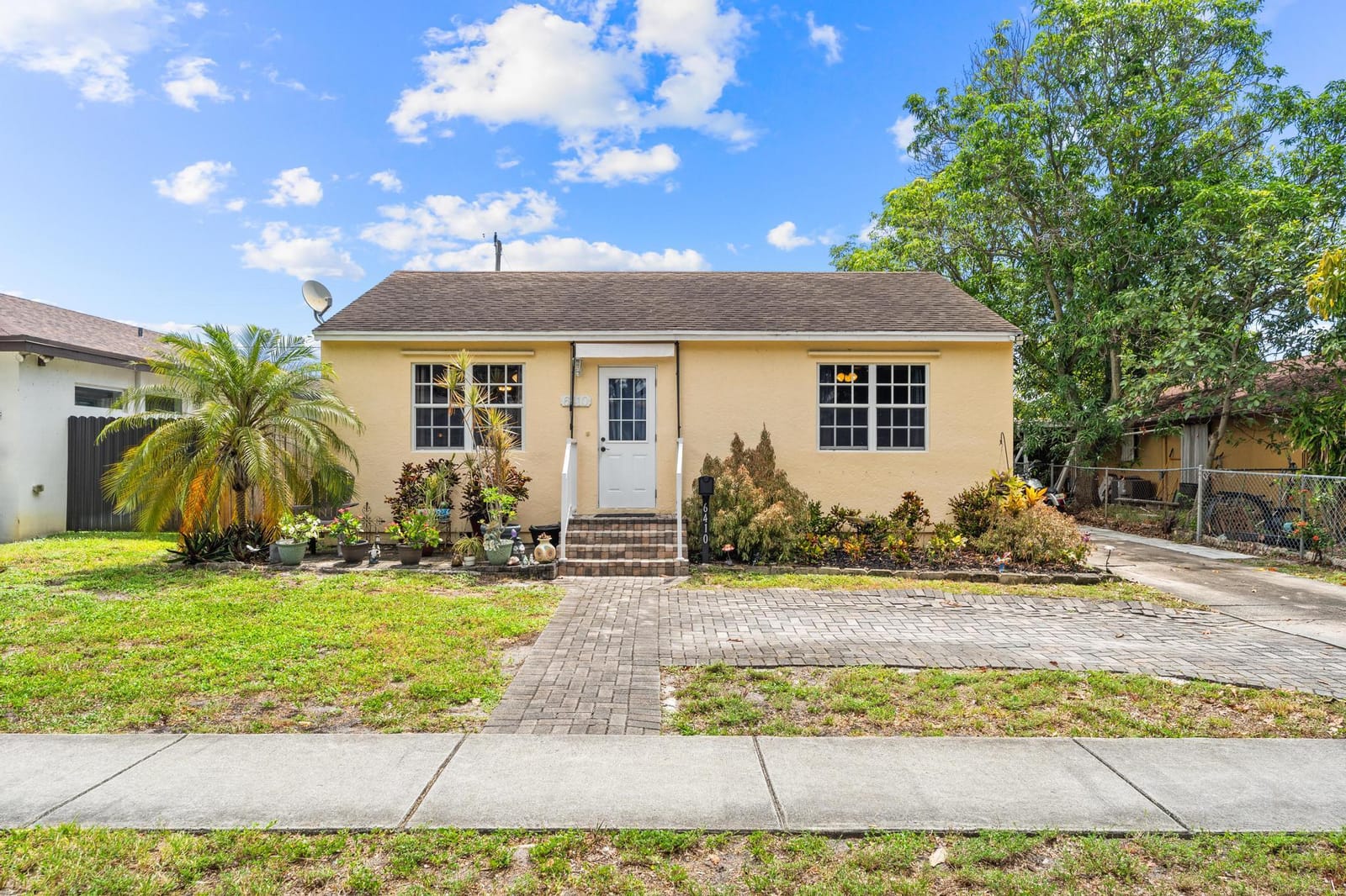 6410 Garden Avenue, West Palm Beach, FL 33405
