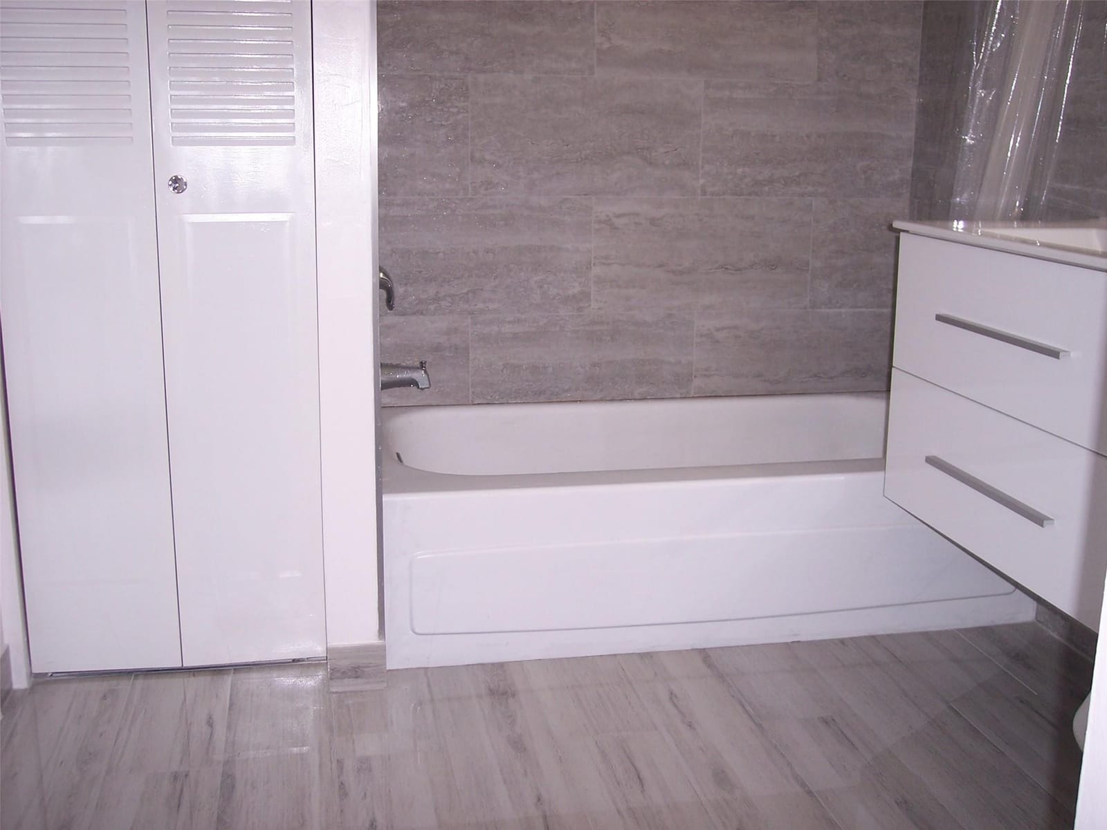 600 NE 2nd Street 208 — photo 6