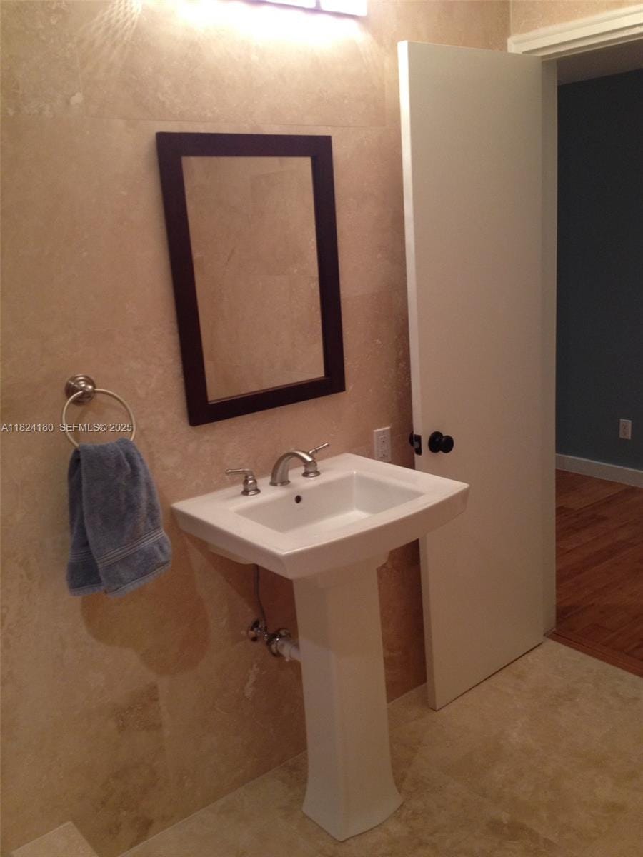 324 La Villa Drive, Miami Springs, FL 33166 photo 14