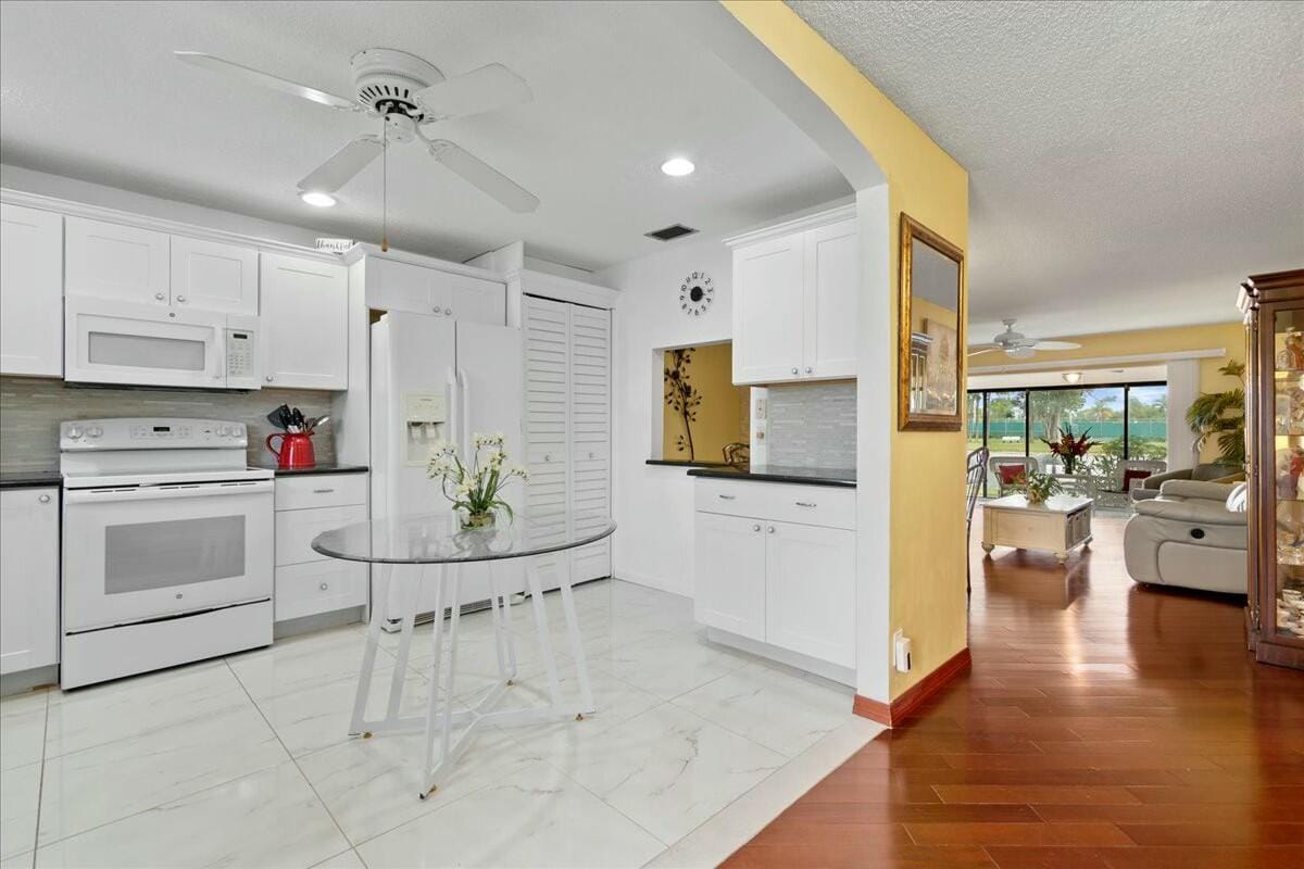 603 Laconia Circle — photo 2