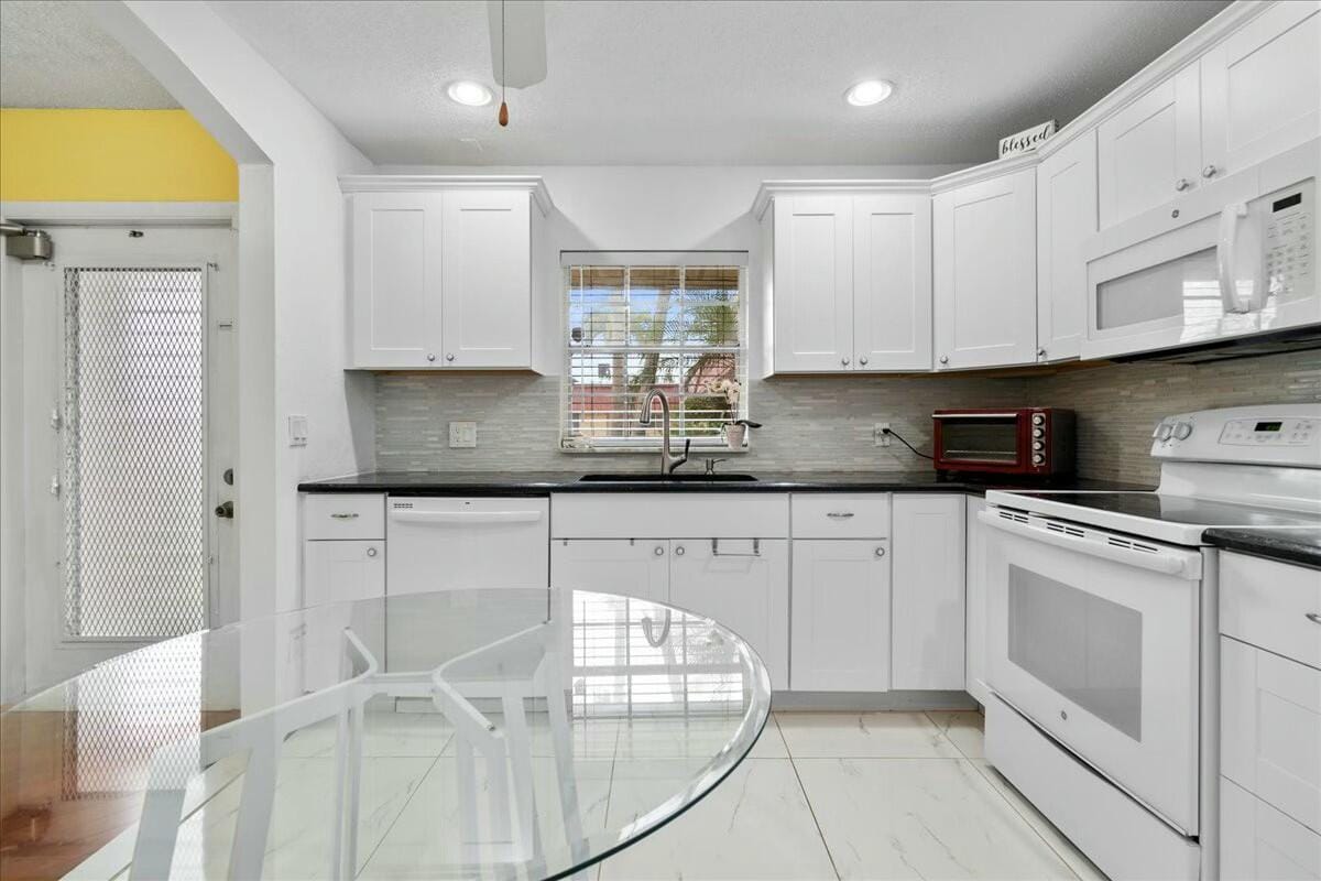 603 Laconia Circle — photo 3