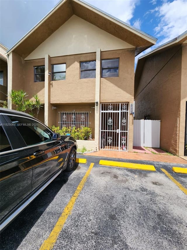 5328 W 26th Avenue 112, sold in West View Lake Townhomes, Hialeah, FL