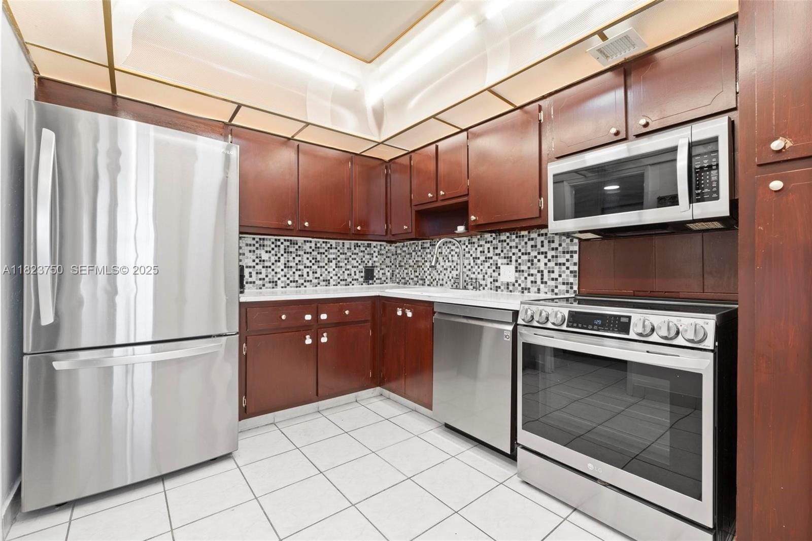 3200 N Palm Aire Drive 504 — photo 7