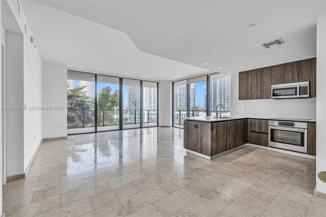 68 SE 6th Street 712, Miami, FL 33131