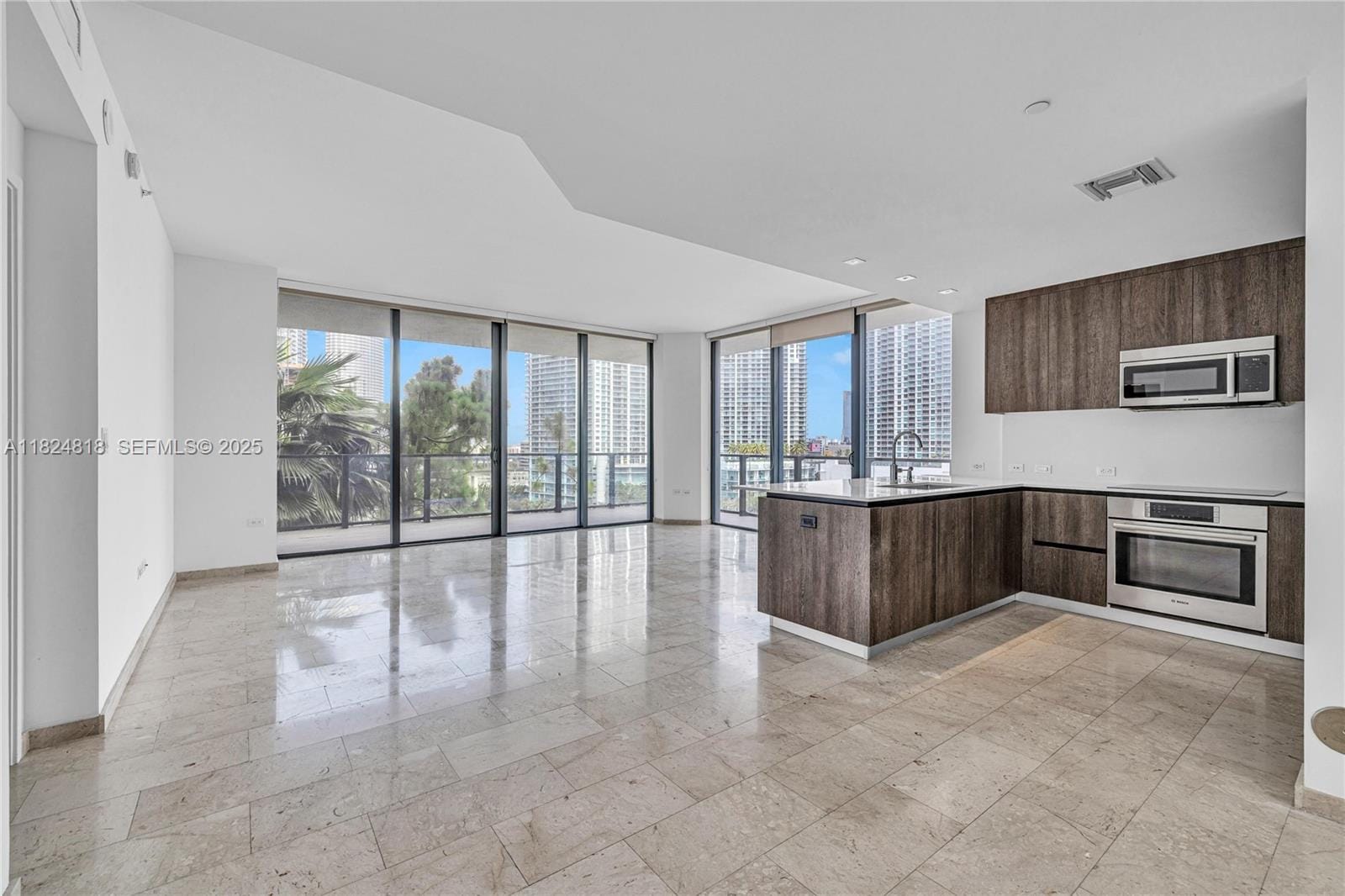 68 SE 6th Street 712, Miami, FL 33131 photo 1