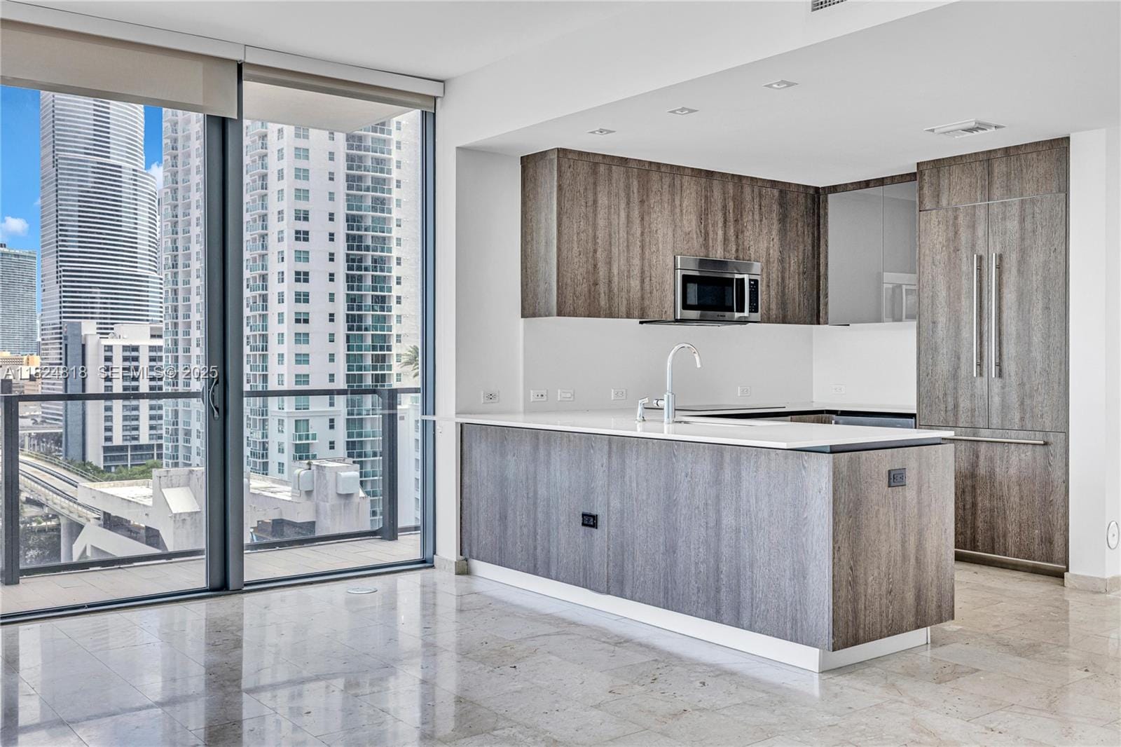 68 SE 6th Street 712, Miami, FL 33131 photo 4