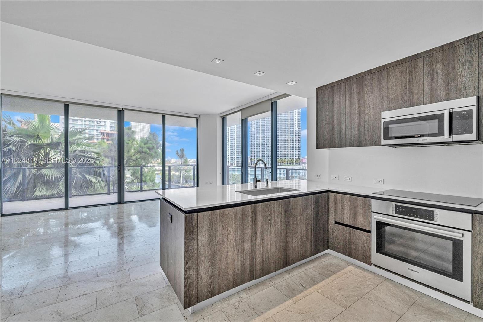 68 SE 6th Street 712, Miami, FL 33131 photo 6