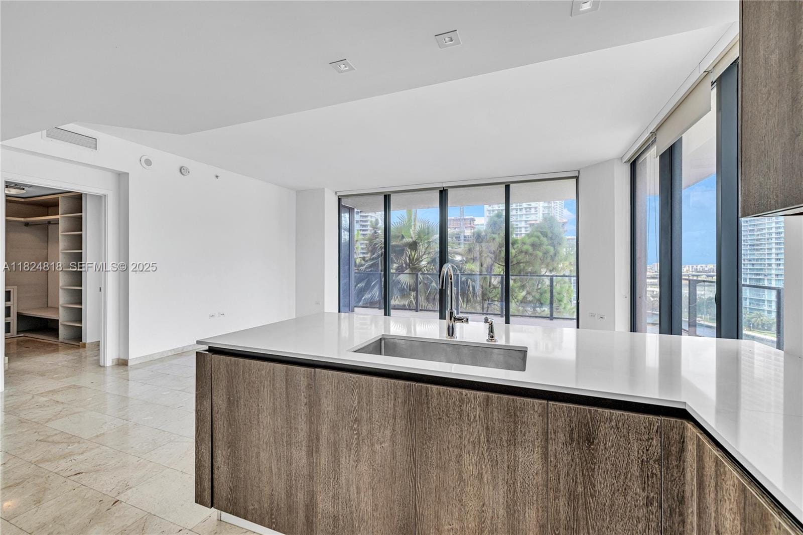 68 SE 6th Street 712, Miami, FL 33131 photo 7