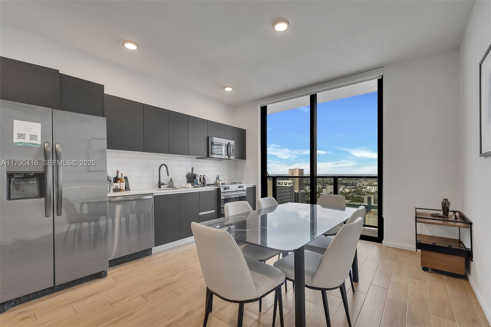 398 NE 5th Street 3901, Miami, FL 33132 photo 2