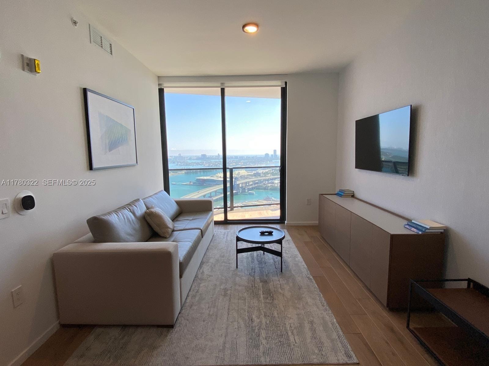 398 NE 5th Street 2910, Miami, FL 33132 photo 2