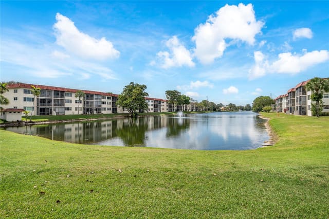 411 S Hollybrook Drive 203, sold in Hollybrook Golf & Tennis, Pembroke Pines, FL