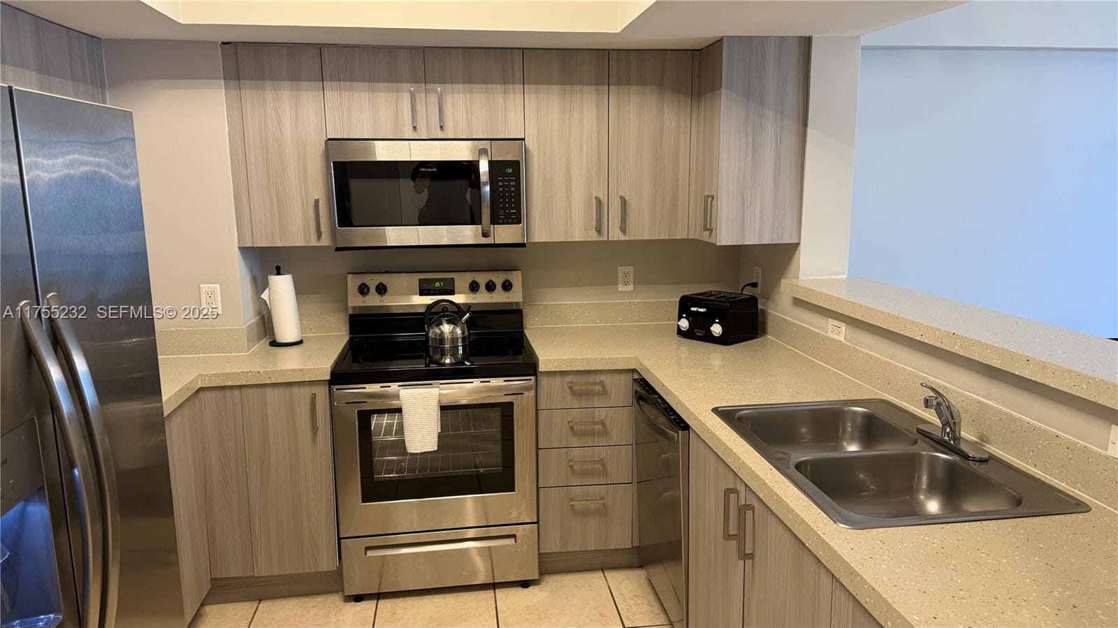 17375 Collins Avenue 1106, Sunny Isles Beach, FL 33160 photo 4