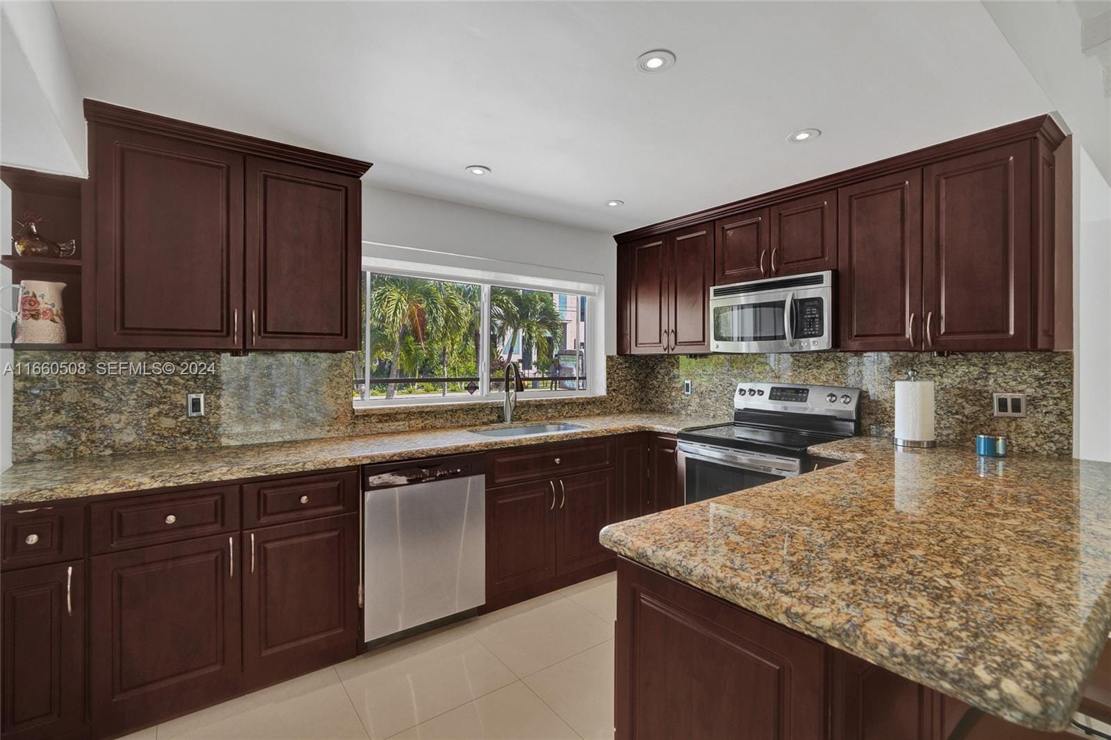1910 N Hibiscus Drive — photo 12