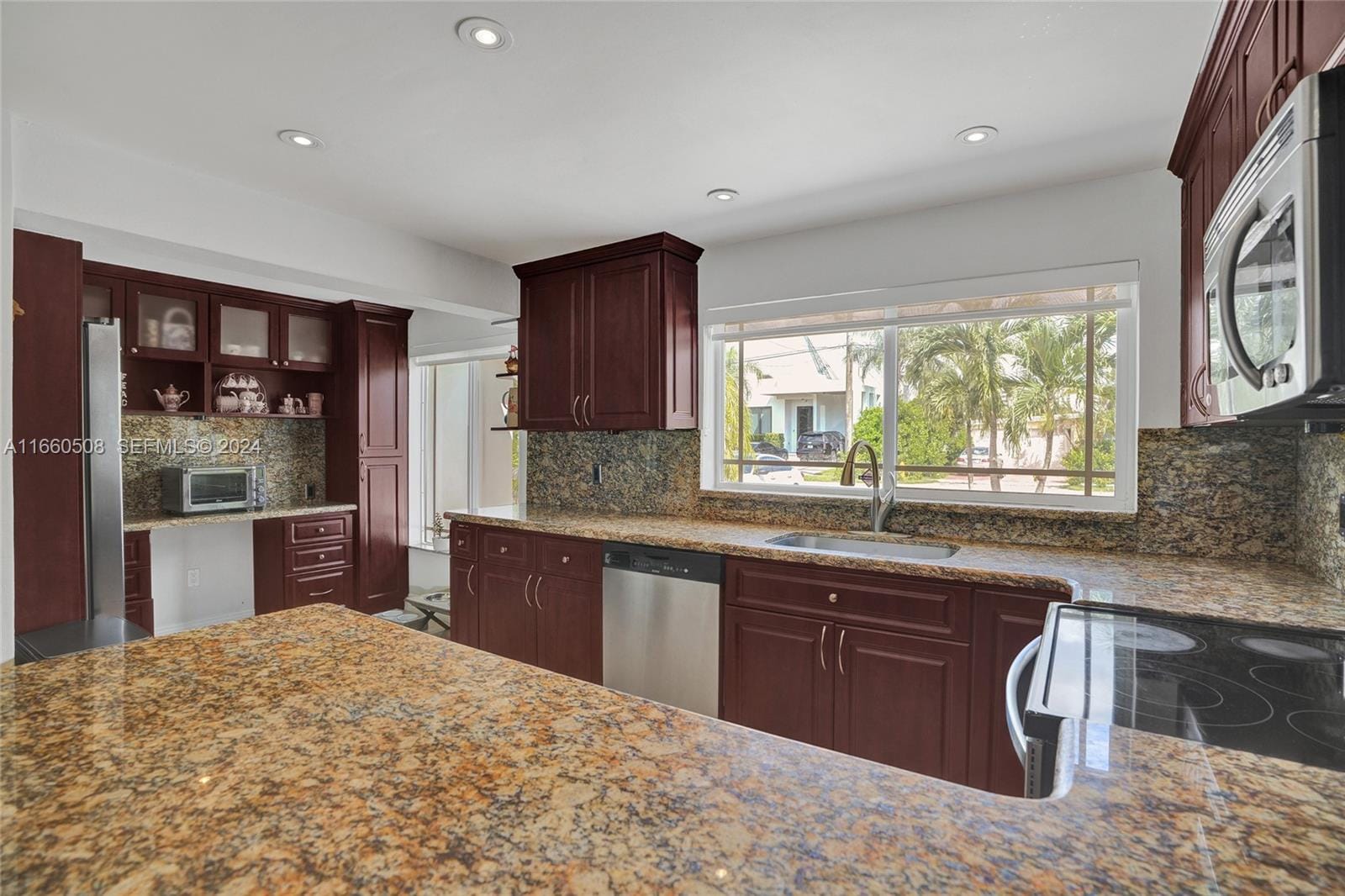 1910 N Hibiscus Drive — photo 10
