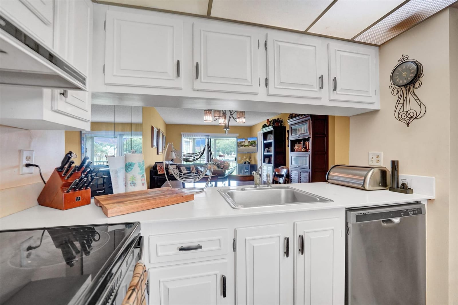 4602 Martinique Way 4602 — photo 6