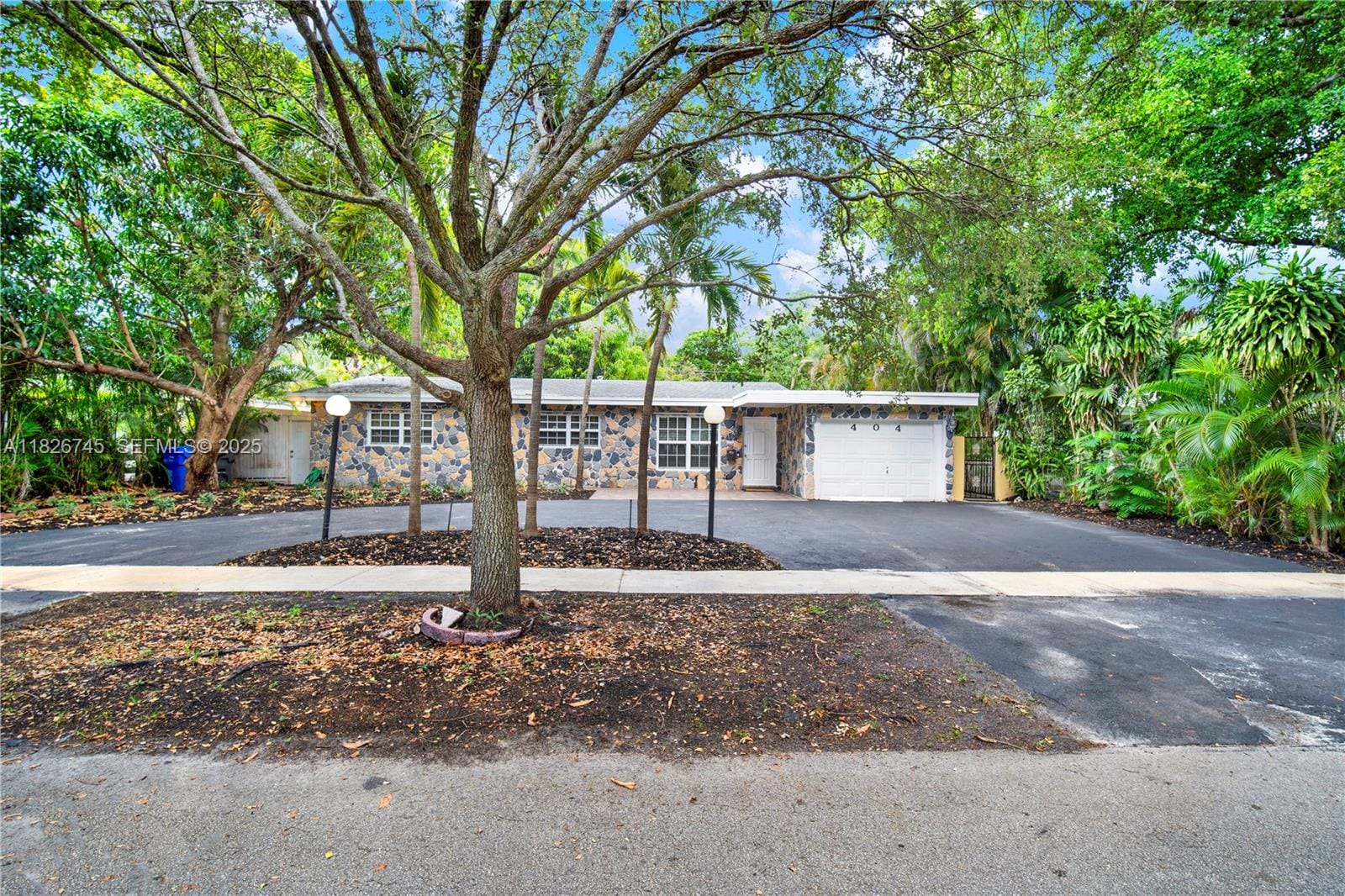 404 S 57th Terrace, Hollywood, FL 33023 photo 2