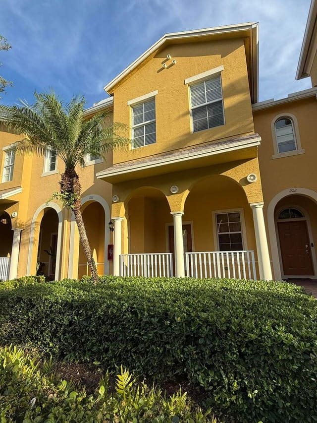 108 W Pigeon Plum Drive W 102, Jupiter, FL 33458
