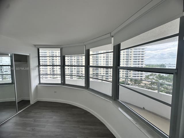 5555 Collins Avenue 10B, Oceanside Plaza, Miami Beach, FL