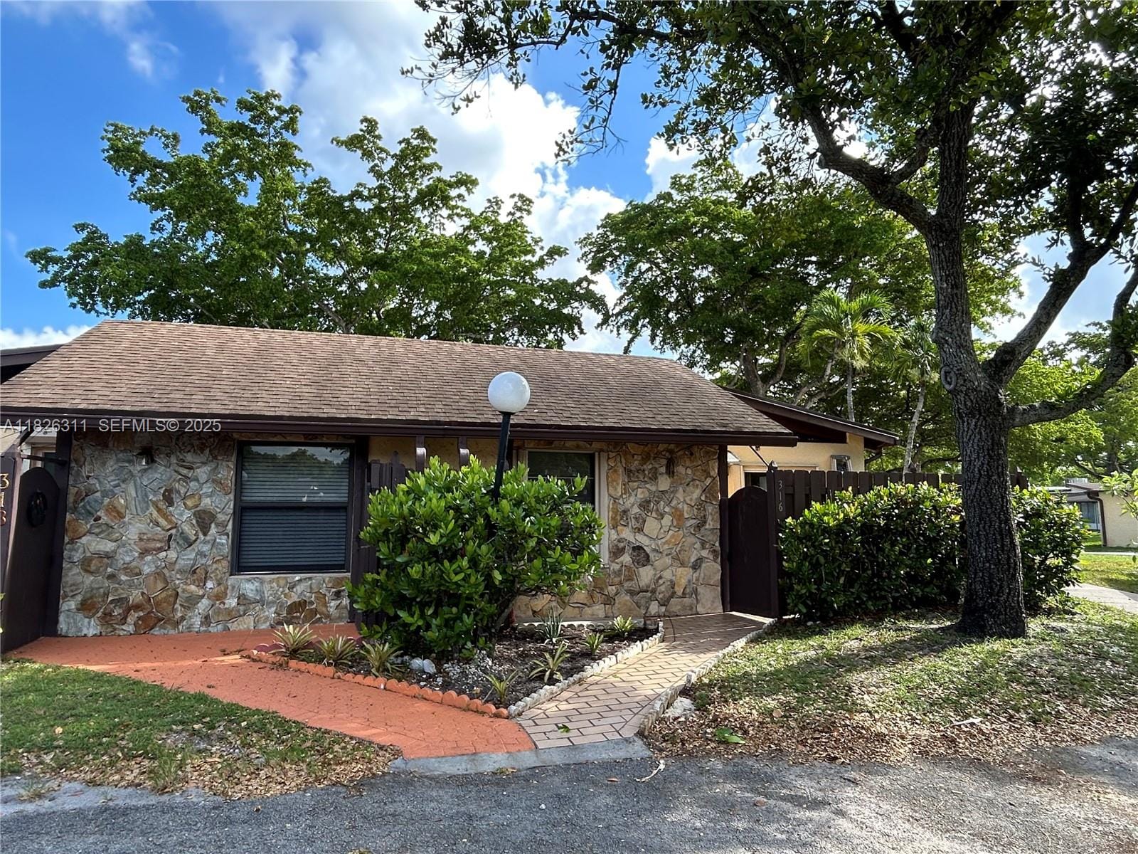 316 Briarwood Circle 4-17, Hollywood, FL 33024