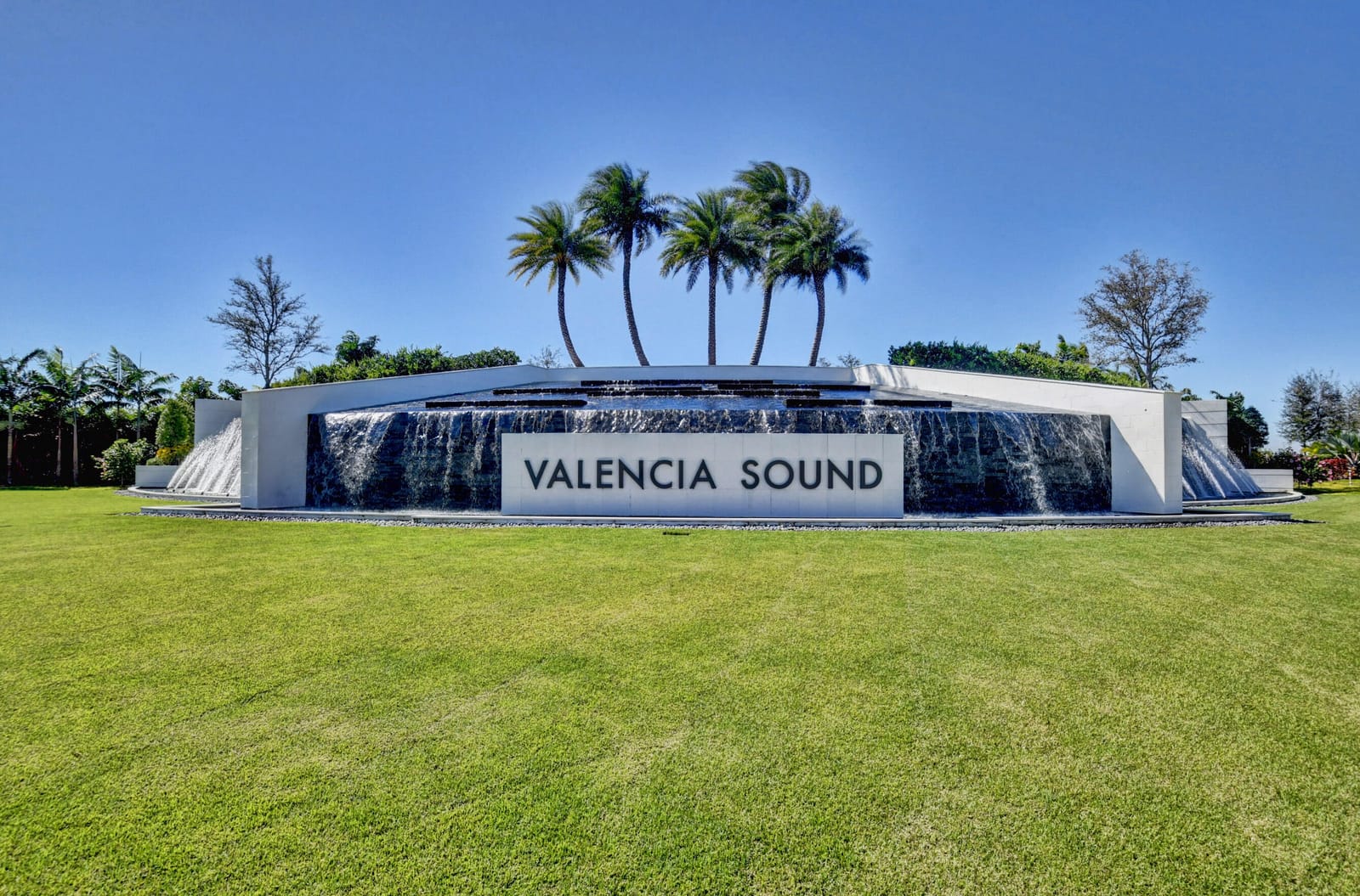 9265 Seahorse Bay Drive — photo 2