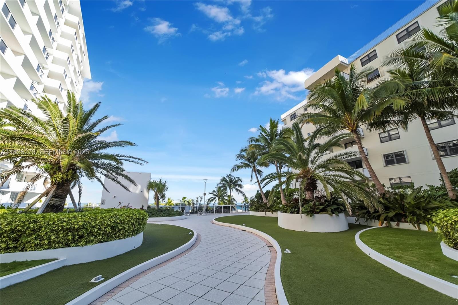 100 Lincoln Road 315 — photo 2