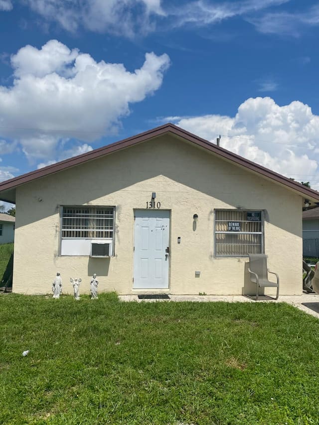 1310 W 24th Street, Riviera Beach, FL 33404