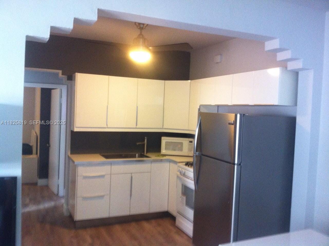 1325 Meridian Avenue 6 — photo 11