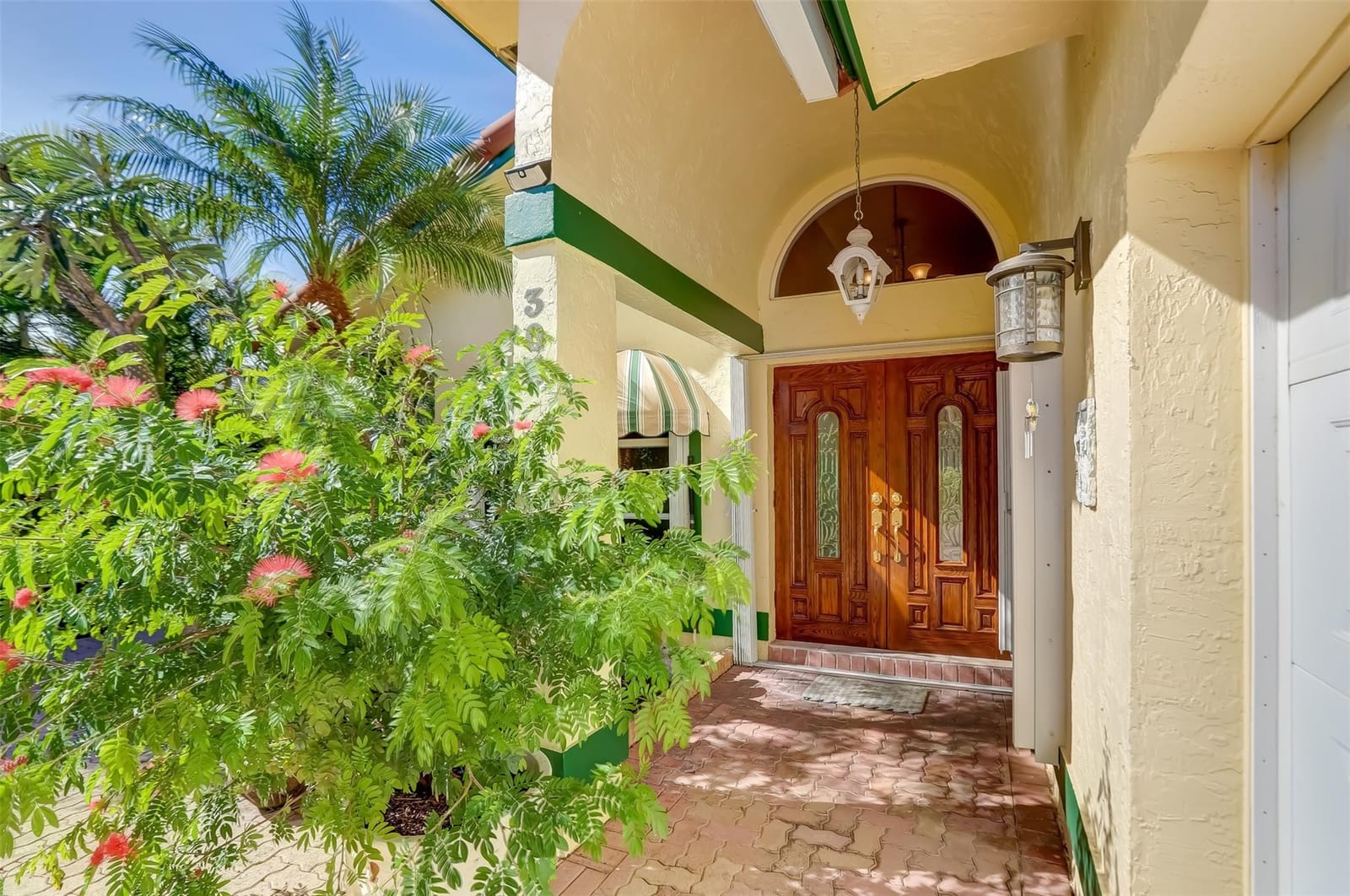 305 S Riverside Drive — photo 11