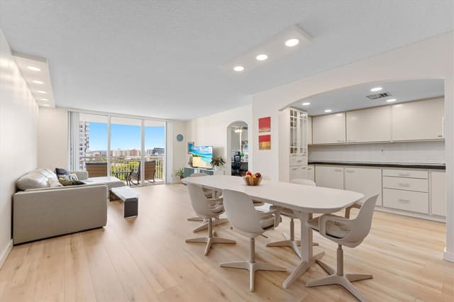 18081 Biscayne Boulevard 902, sold in Del Prado Condo, Aventura, FL