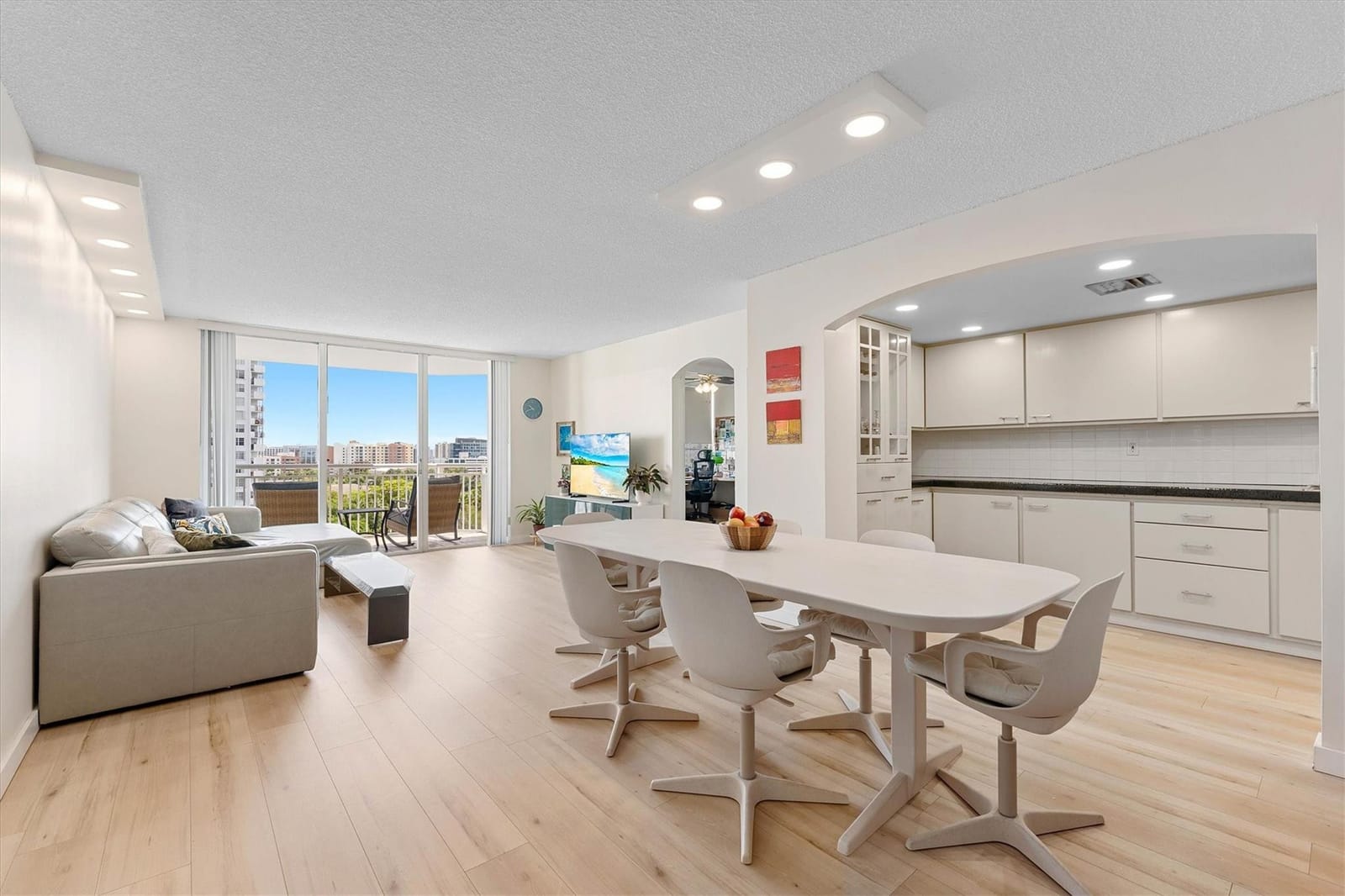 18081 Biscayne Boulevard 902, Aventura, FL 33160
