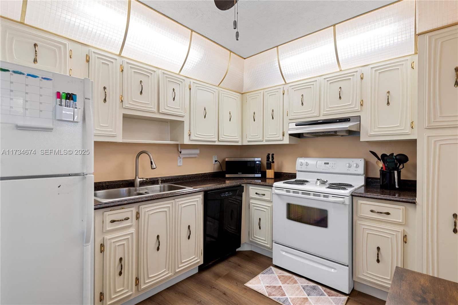 2851 Somerset Drive 415 — photo 9