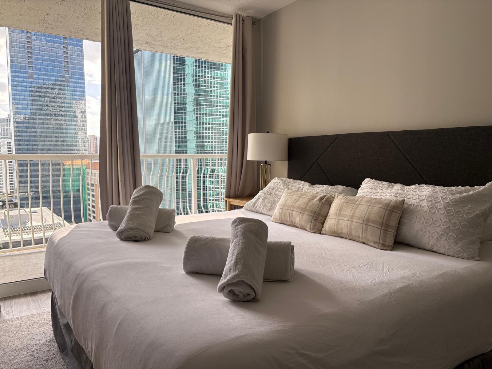 1200 Brickell Bay 2321, Miami, FL 33131