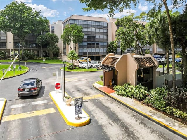 2808 N 46th Avenue E650, Hollywood, FL 33021
