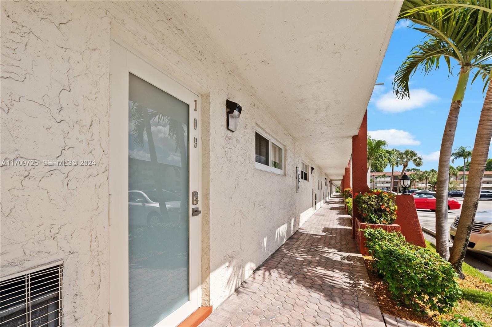 711 S Hollybrook Drive 109 — photo 3