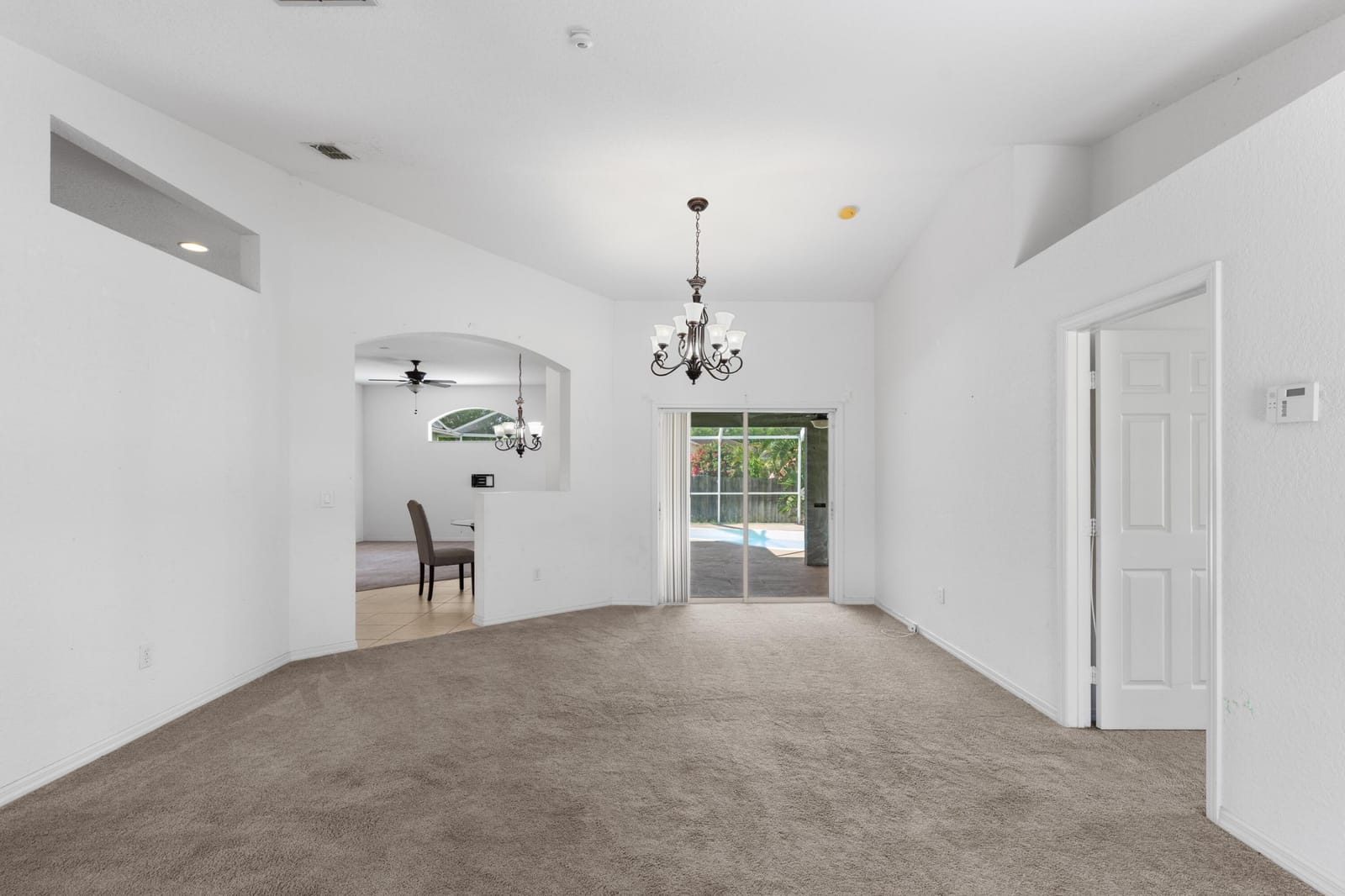 1042 SW Janette Avenue — photo 3