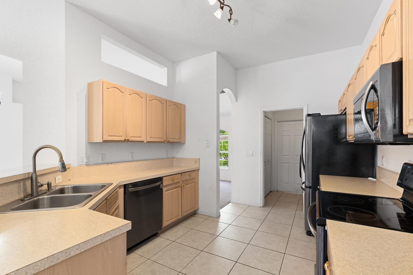 1042 SW Janette Avenue — photo 7