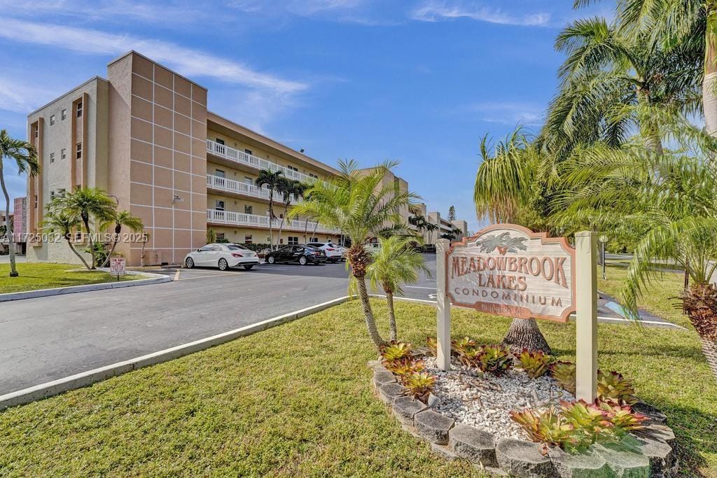 424 SE 10th Street 103, Dania Beach, FL 33004