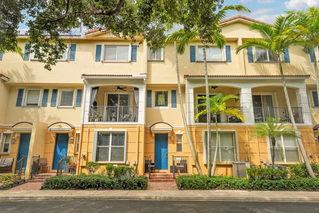 3172 N Greenleaf Circle, sold in Quantum Park Townhomes, Boynton Beach, FL