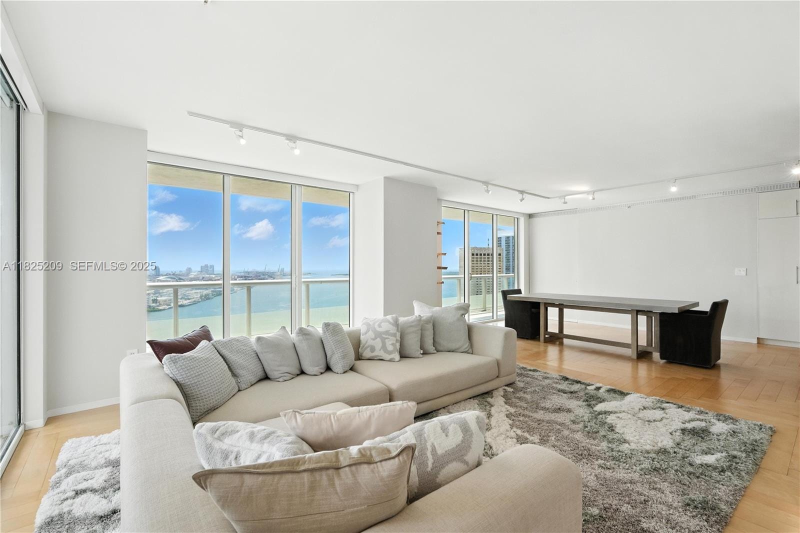 50 Biscayne Boulevard 3002, Miami, FL 33132 photo 2