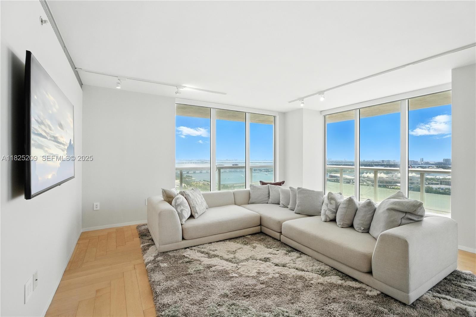 50 Biscayne Boulevard 3002, Miami, FL 33132 photo 3