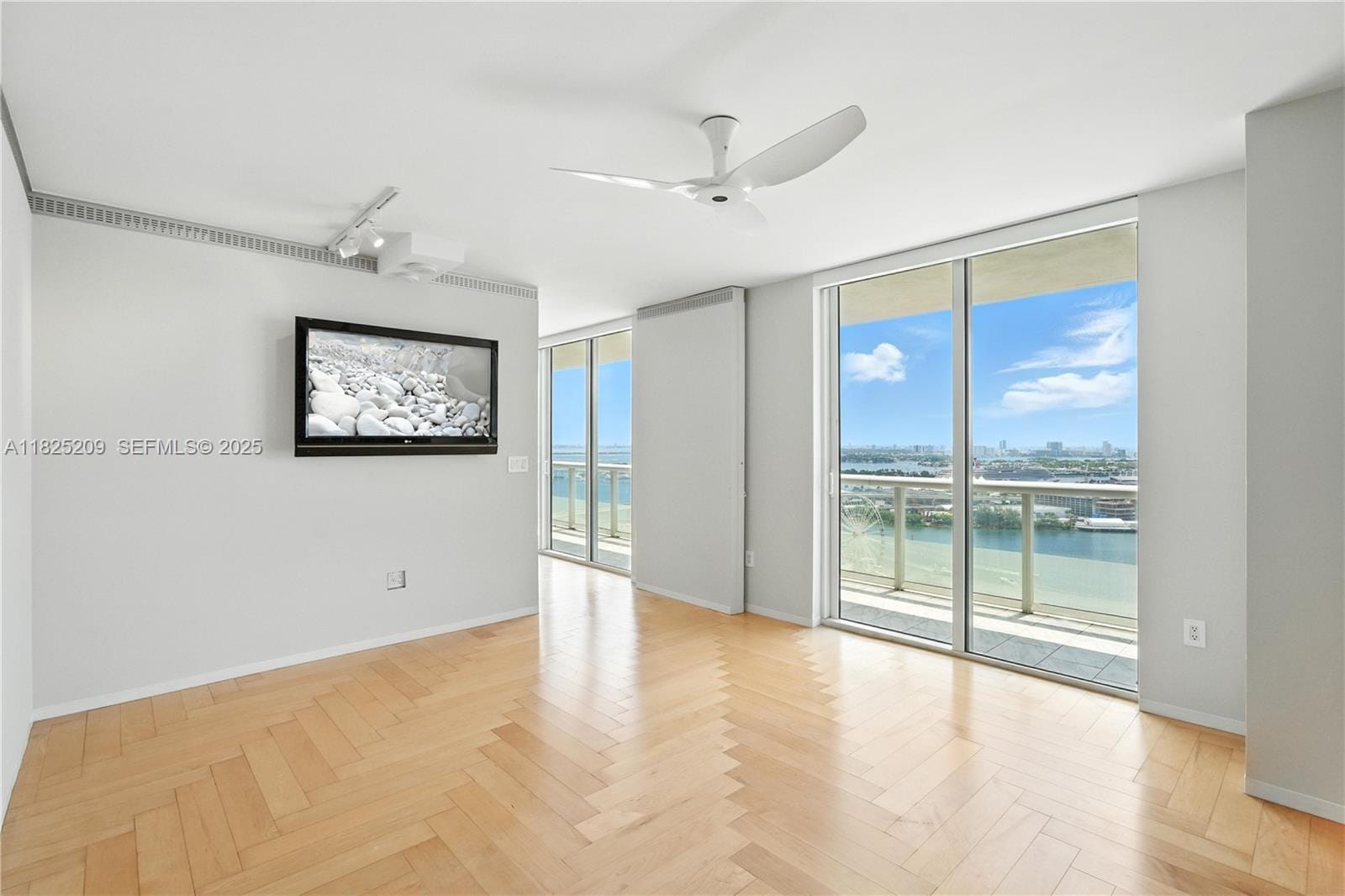 50 Biscayne Boulevard 3002, Miami, FL 33132 photo 10