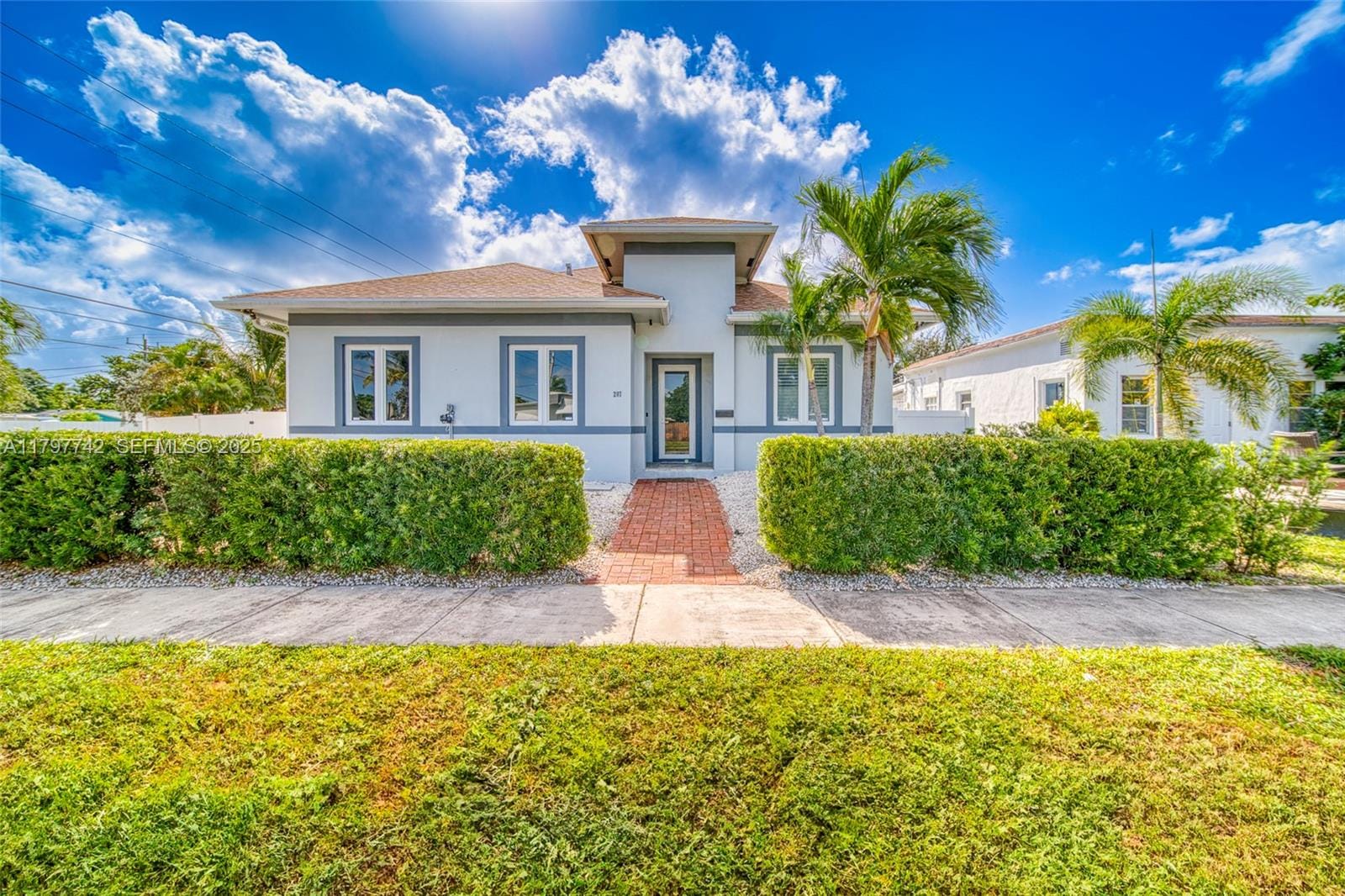 207 SW 11th Street, Dania Beach, FL 33004